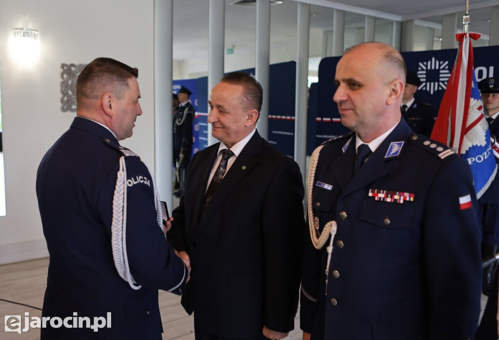 Policyjny bohater z Jarocina doceniony „Kryształową Gwiazdą” za ratowanie życia
