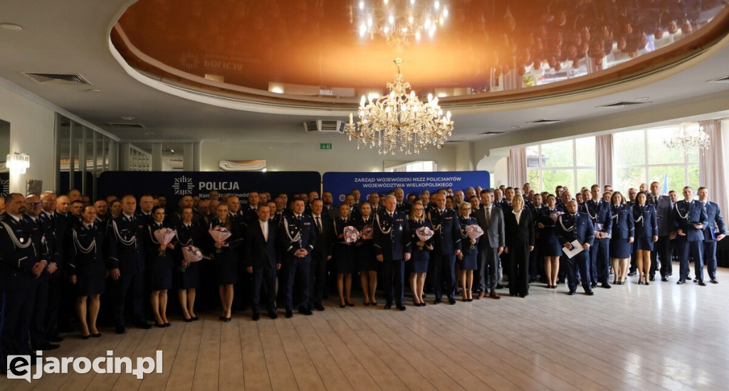 Policyjny bohater z Jarocina doceniony „Kryształową Gwiazdą” za ratowanie życia