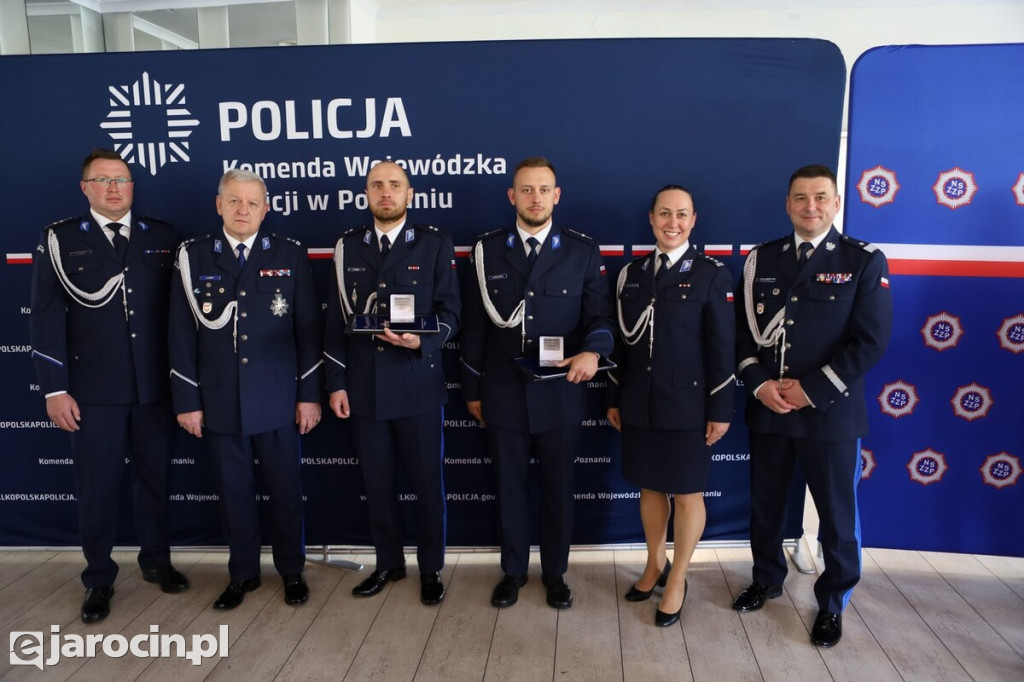 Policyjny bohater z Jarocina doceniony „Kryształową Gwiazdą” za ratowanie życia