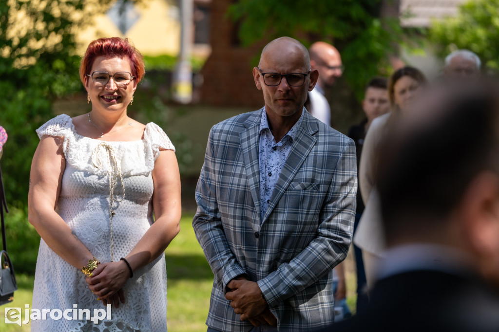 Spacer po ogrodzie plebańskim w Wilkowyi