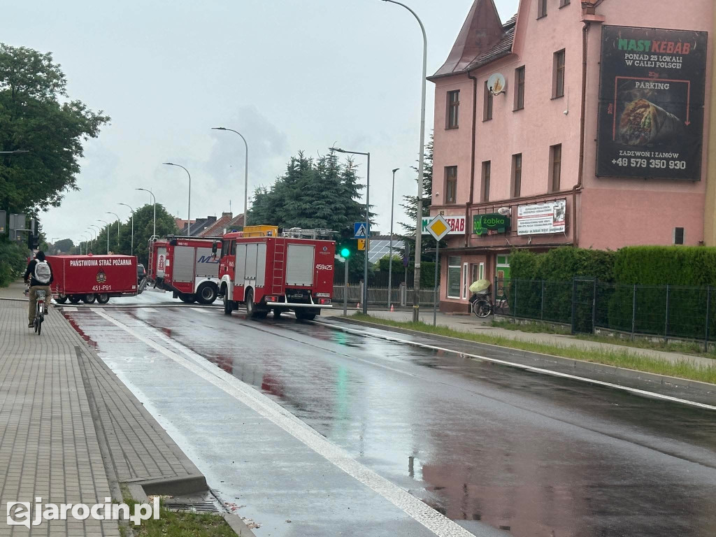 Ul. Wojska Polskiego nieprzejezdna. Strażacy działają na miejscu