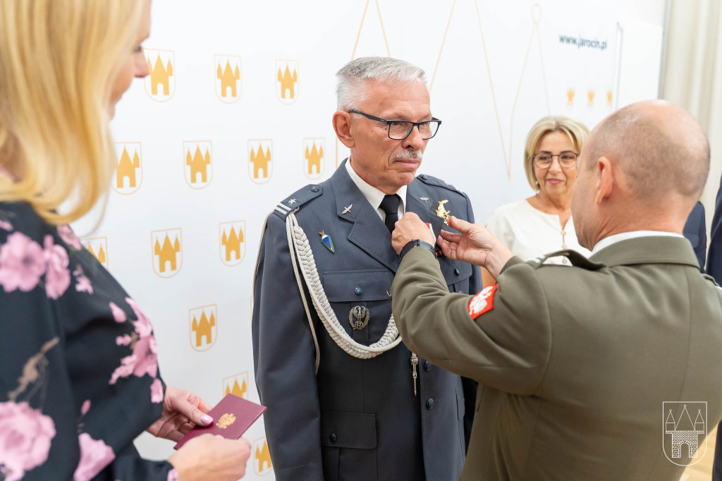 Z Jarocinem związany był przez 19 lat. Teraz otrzymał jedno z najważniejszych odznaczeń MON