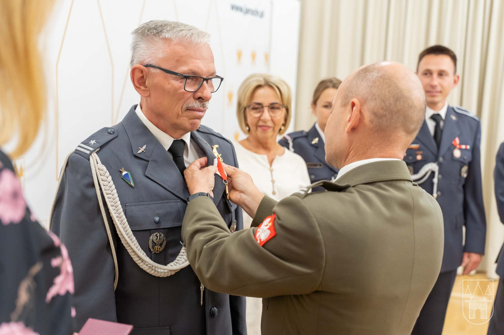 Z Jarocinem związany był przez 19 lat. Teraz otrzymał jedno z najważniejszych odznaczeń MON