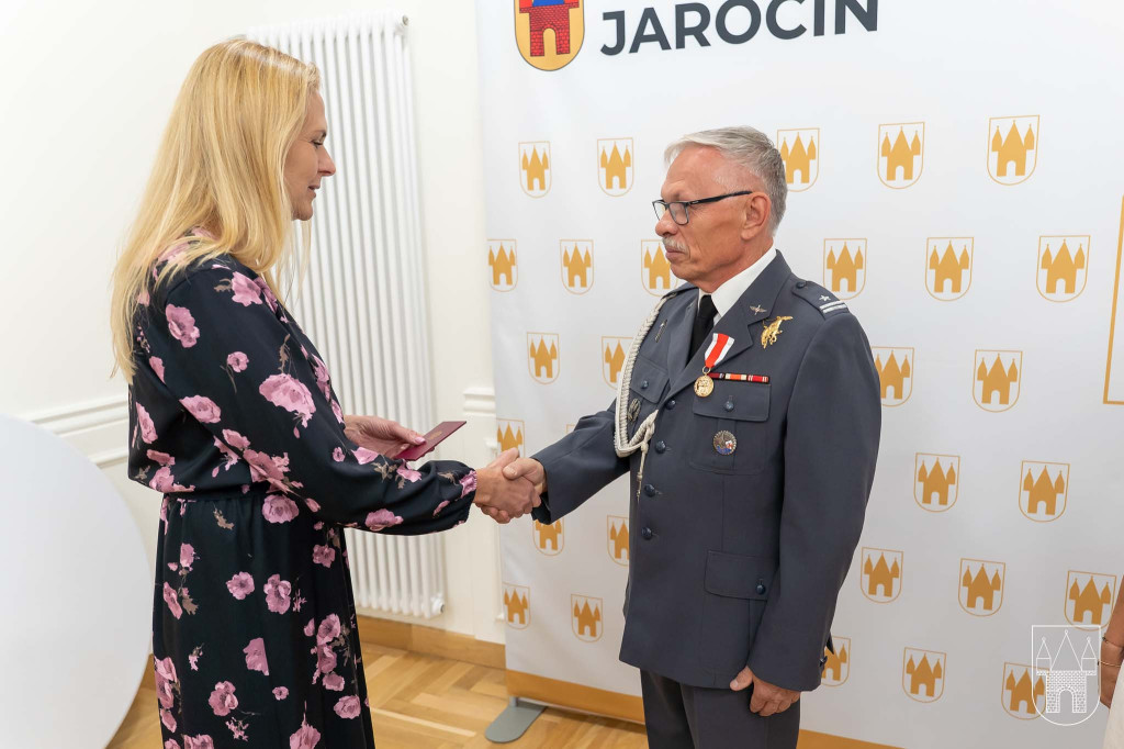 Z Jarocinem związany był przez 19 lat. Teraz otrzymał jedno z najważniejszych odznaczeń MON