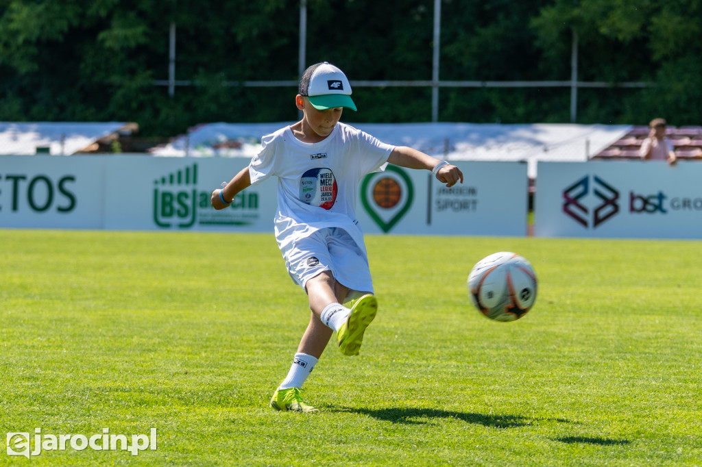 Piłkarskie święto w Jarocinie. Setki młodych zawodników i legendy futbolu na jednym stadionie