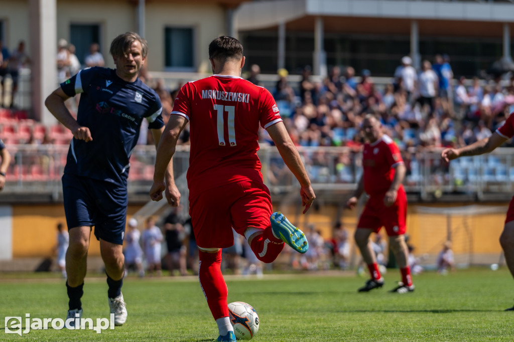 Piłkarskie święto w Jarocinie. Setki młodych zawodników i legendy futbolu na jednym stadionie