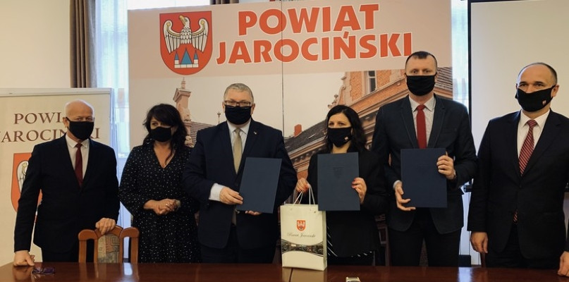 Ponad 900 tys. zł dla trzech szkół powiatowych. Tylko niecałe 140 tys. zł z budżet