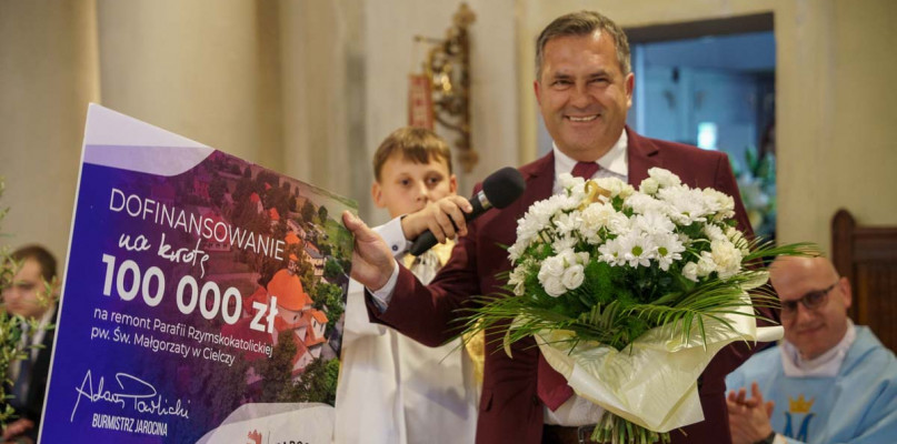 25-lecie kapłaństwa proboszcza. Włodarz gminy z kosztownym prezentem (ZDJĘCIA)