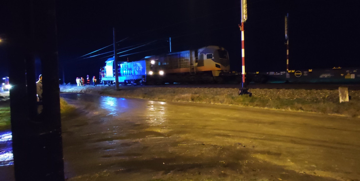 Samochód wjechał pod pociąg. Na przejeździe kolejowym w Witaszycach