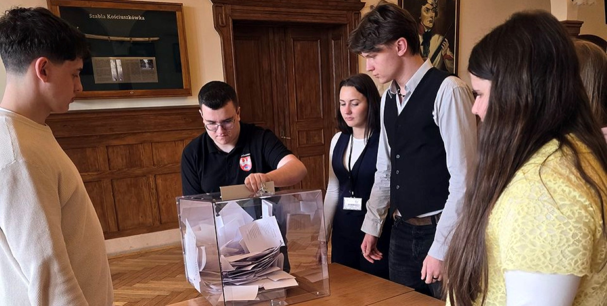 foto.: Liceum Ogólnokształcące nr 1 im. T. Kościuszki w Jarocinie 
