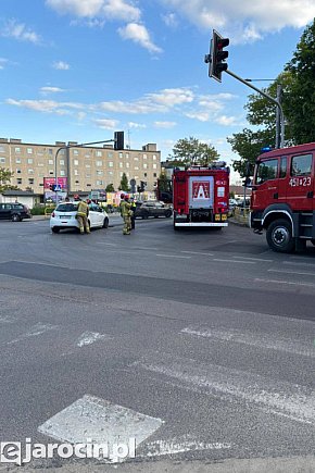 Kolizja na skrzyżowaniu ulic Wrocławskiej i Powstańców Wlkp.-2101