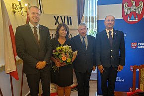 Zarząd Powiatu Jarocińskiego z absolutorium i wotum zaufania-2233