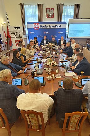 Zarząd Powiatu Jarocińskiego z absolutorium i wotum zaufania-2233