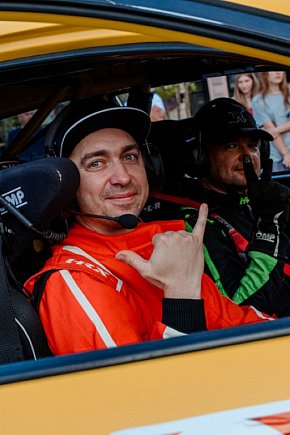  3. RALLY and RACE Rajdu Jarocińskiego. Sobota na rynku pełna emocji i klasyki motoryzacji-2241