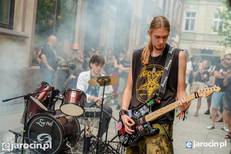 Koncert zespołu Rewers na jarocińskim rynku