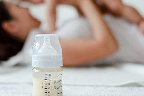 Groźna bakteria w mleku dla niemowląt. Nie podawaj dzieciom!-9329