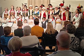 Zespół Folklorystyczny "Snutki" na patriotyczną nutę. FOTORELACJA-11505