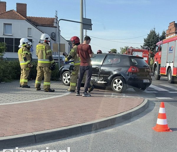 Kolizja w Jarocinie. Trzy osoby bez obrażeń, ale skrzyżowanie znów pod lupą-13402