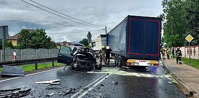 Strażacy ratowali zakleszczonego kierowcę. 44-latek trafił do szpitala (ZDJĘCIA)-13975