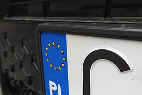 Rejestracja auta przez internet i koniec z przynoszeniem tablic. Rząd przyjął...-14217