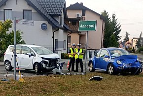 Wypadek w Annapolu. Samochód zjechał na przeciwny pas (ZDJĘCIA)-14227