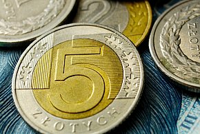 Setki tysięcy Polaków otrzymały nowe świadczenie. Co z resztą?-14322