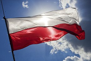 Flaga i hymn na nowo? Rząd chce korekty przepisów dot. symboli narodowych-14367