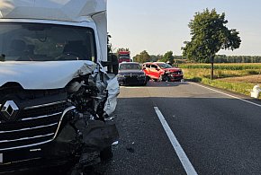 Kilkukrotne uderzenia i uszkodzone bariery. Kolizja w gminie Krzykosy (ZDJĘCIA)-14778