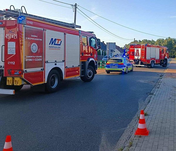 Wypadek w Sierszewie. Trzy osoby trafiły do szpitala (ZDJĘCIA)-14791