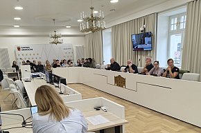 Komisja Budżetu i Finansów Rady Miejskiej w Jarocinie na temat schroniska dla zwierząt w Radlinie-2490