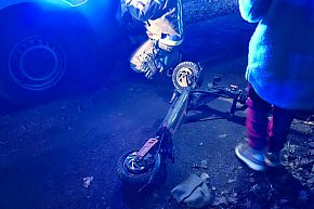 Upadek z hulajnogi na drodze między Goliną a Zakrzewem-2681
