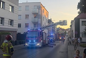 Służby otworzyły mieszkanie. W środku znaleziono ciało kobiety (ZDJĘCIA)-15034