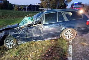 Samochód wypadł z drogi o świcie. W Lubinii Małej interweniowały służby (ZDJĘCIA)-15770