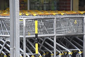 Czy 1 listopada zrobisz zakupy? Ten weekend zaskoczy wielu klientów-15815