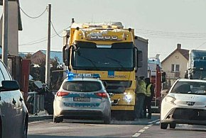 Zderzenie Forda z ciężarówką w Piekarzewie. Obaj kierowcy z Jarocina-16837