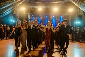 Studniówka 2025 maturzystów Liceum Ogólnokształcącego w Jarocinie FOTORELACJA