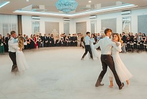 Studniówka 2025 maturzystów ZSP-B Tarce FOTORELACJA