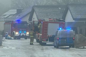 Dziwny zapach spalenizny na os. Ogrody w Jarocinie. Strażacy szukają przyczyny