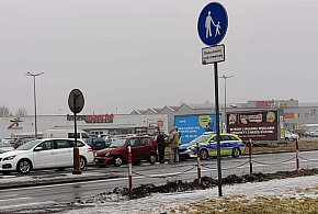 Kolizja na ul. Powstańców Wlkp. w Jarocinie. Fiat uderzył w Peugeota (ZDJĘCIA)