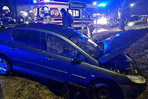 Chwile niepokoju w Parzewie. 79-latek zatrzymał się na poboczu (ZDJĘCIA)