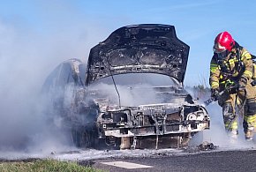 Pożar samochodu w Radlińcu. Do akcji wysłano strażaków z Jarocina