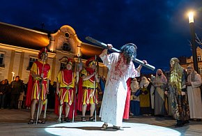 Misterium Męki Pańskiej ulicami Jarocina FOTORELACJA