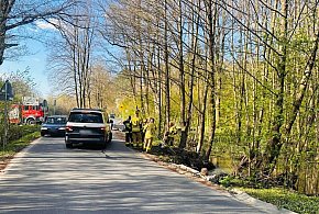 Przerwana grobla w Wilkowyi. Strażacy walczą z uciekającą wodą (ZDJĘCIA)