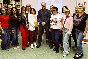Tłumy fanów kryminałów w Jarocinie. Powód? Wojciech Chmielarz FOTORELACJA