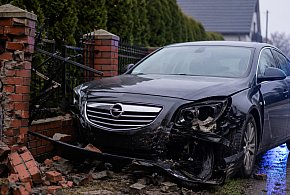 1,8 promila za kierownicą. Kobieta uderzyła w płot