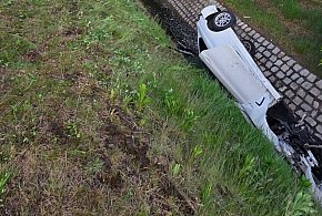 Nocny wypadek w Jarocinie. Cztery osoby podróżowały BMW (ZDJĘCIA)