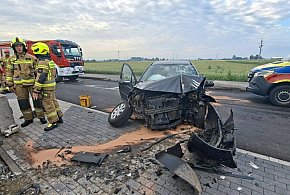 Stracił panowanie nad autem i wjechał w ogrodzenie. Trafił do szpitala (ZDJĘCIA)