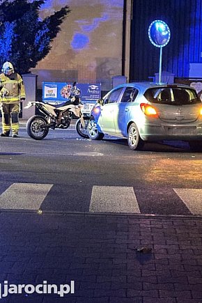 Zderzenie samochodu osobowego i motocykla na ul. Wrocławskiej w Jarocinie-2679