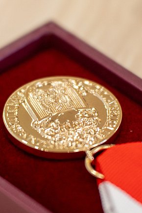 Państwo Tułazowie uhonorowani złotym medalem Ministra Obrony Narodowej-2716