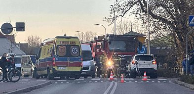 Potrącenie w Jarocinie – rowerzysta zabrany do szpitala. Ulica nieprzejezdna-15896